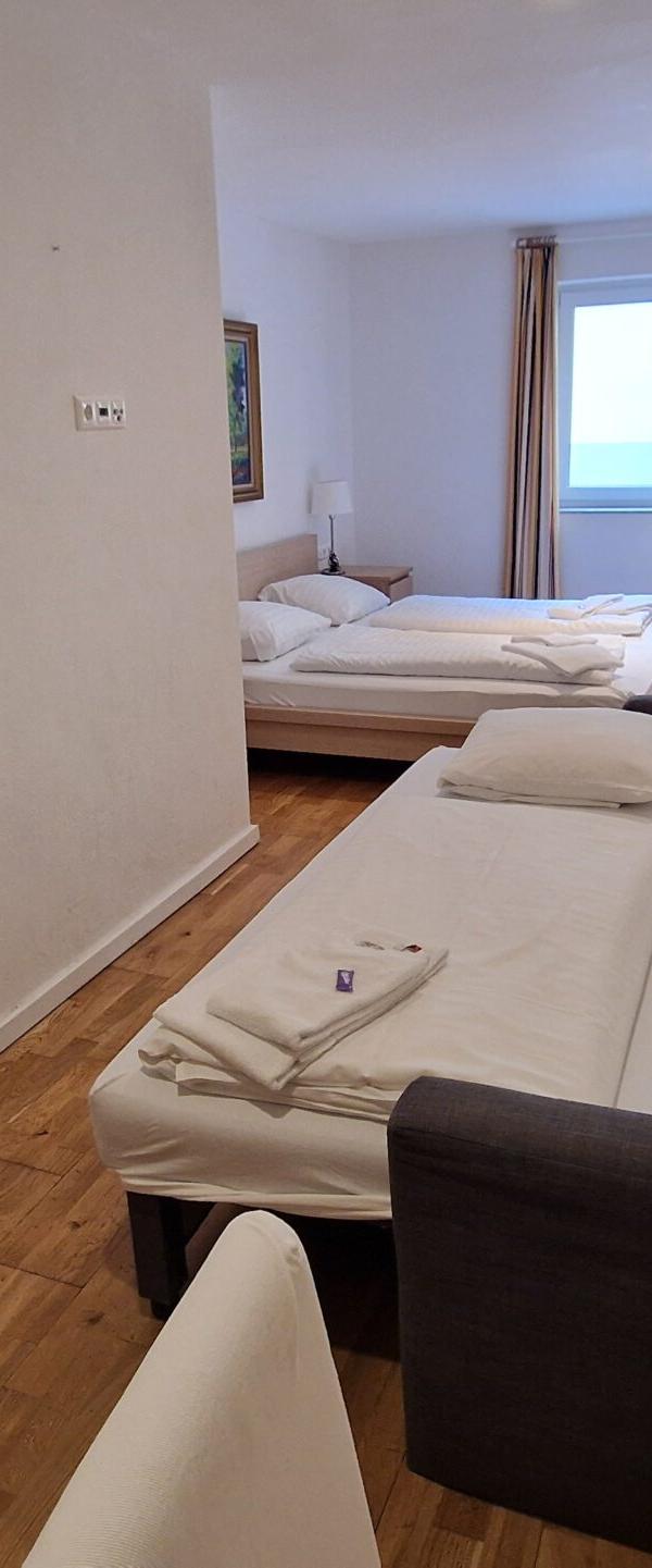 Trippelværelse ”Kohlmais u balkon” max 4 pers. – Pension Eder