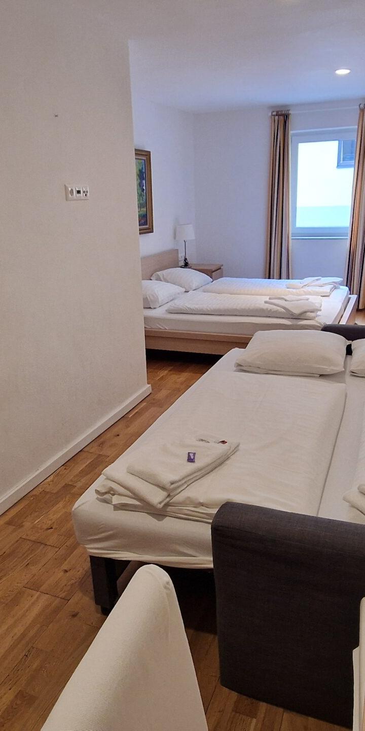 Trippelværelse ”Kohlmais u balkon” max 4 pers. – Pension Eder
