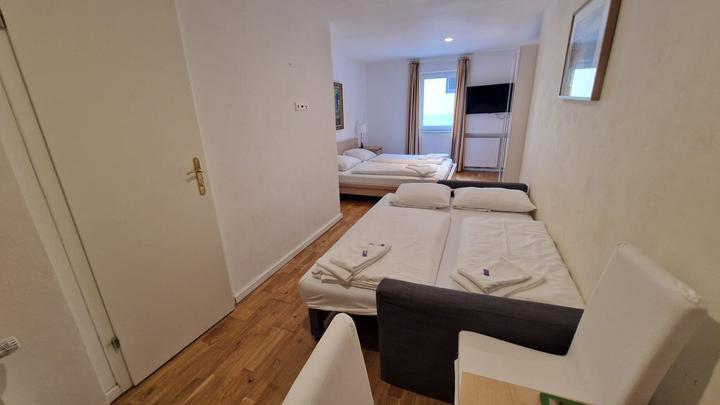 Trippelværelse ”Kohlmais u balkon” max 4 pers. – Pension Eder (1/10)