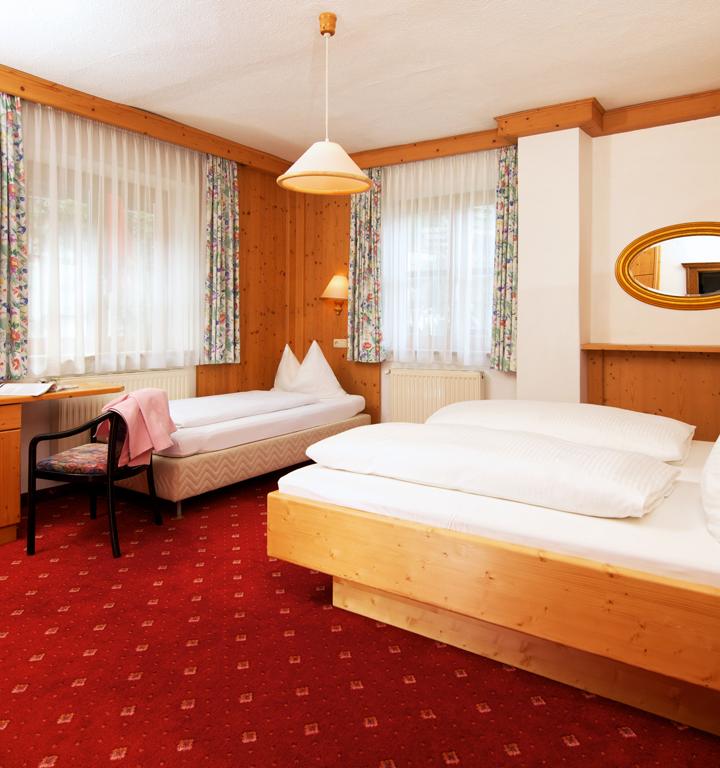 Trippelværelse max 3 pers. – Hotel Grafenwirt