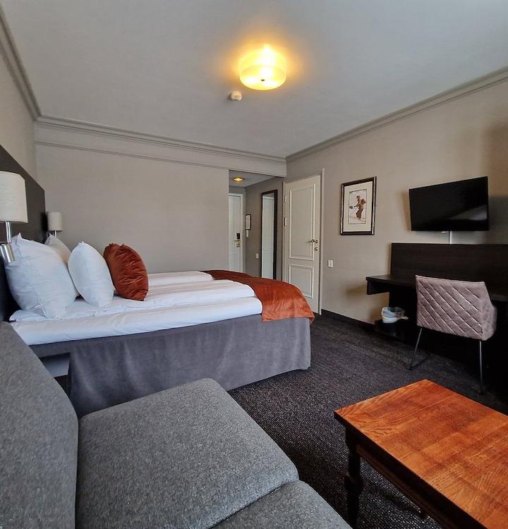 Trippelværelse m terrasse max 3 pers. – Dr. Holms Hotel